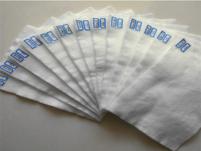 土工布和土工膜复合在一起的使用效果