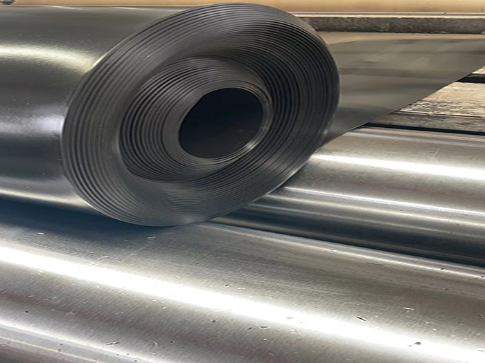 土工膜的厚度。