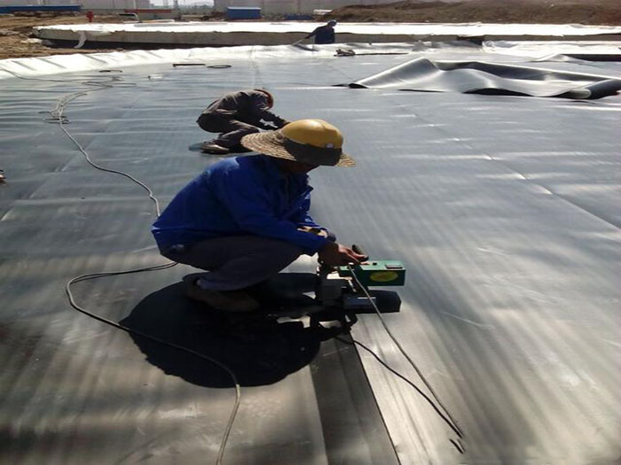 油罐底防渗膜铺设施工